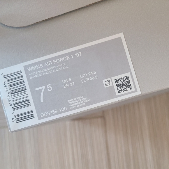 Nike Air Force 1 BNIB Ladies - Picture 3 of 5